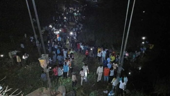 Chhattisgarh Bus Accident: छत्तीसगढ़ में खदान में बस गिरने से 14 की मौत, घायलों ने किये चौंकाने वाले खुलासे