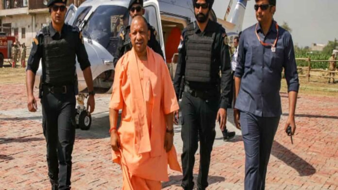 CM Yogi helicopter News: सीएम योगी आदित्यनाथ का हेलीकॉप्टर रास्ता भटका CM Yogi helicopter News