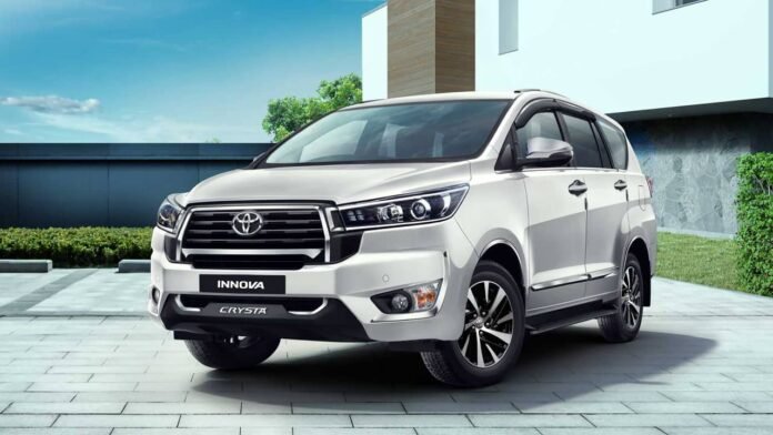 ग्राहकों की पहली पसंद बनकर लॉन्च हुई Toyota Innova Crysta