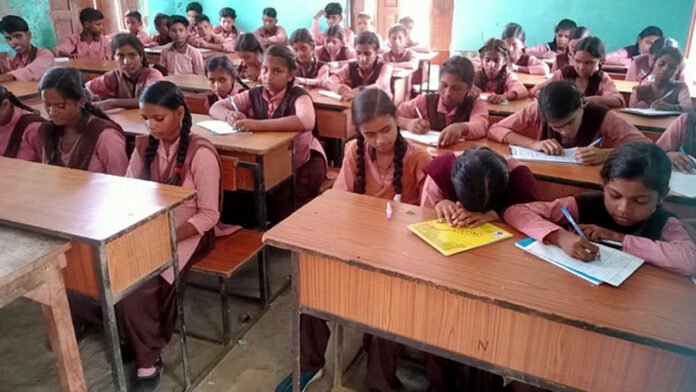 माध्यमिक विद्यालयों का समय बदला माध्यमिक विद्यालयों का समय बदला