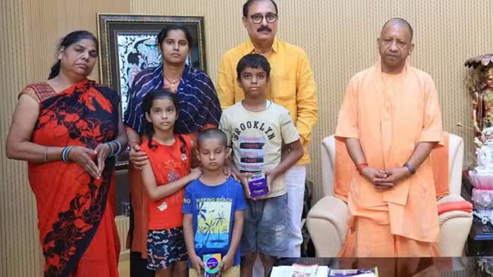 cm-yogi पीड़ित परिवार से मिले सीएम योगी
