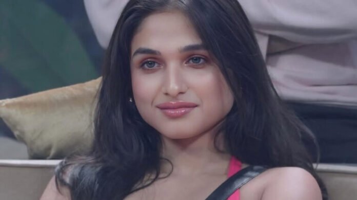 BeFunky-collage-18-758x426 Bigg Boss की ये 5 हसीनाएं बोल्ड हरकतों से मशहूर