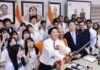 लखनऊ: जापानी और भारतीय छात्रों से मिले सीएम योगी, बोले- भारत सिर्फ मार्केट नहीं जापानी और भारतीय छात्रों से मिले सीएम योगी
